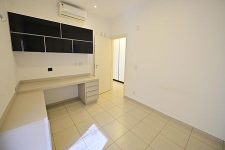 Casa de condomínio para alugar com 230m², 4 quartos e 4 vagasSuíte 1