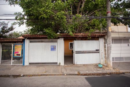 Casa à venda com 95m², 3 quartos e 2 vagas Casa à venda com 95m², 3 quartos e 2 vagasFachada