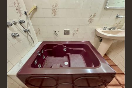 Apartamento à venda com 132m², 3 quartos e 1 vagaBanheiro da Suíte 