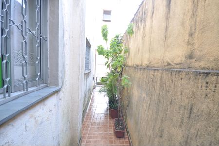 Casa à venda com 204m², 3 quartos e 2 vagasCorredor externo lateral