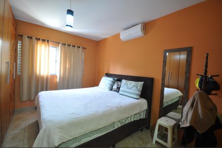 Casa à venda com 204m², 3 quartos e 2 vagasSuíte 1