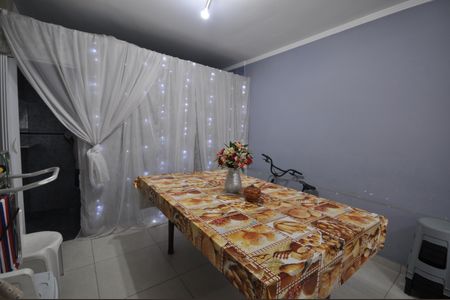 Casa à venda com 204m², 3 quartos e 2 vagasBanheiro 4