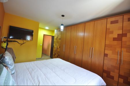 Casa à venda com 204m², 3 quartos e 2 vagasSuíte 1