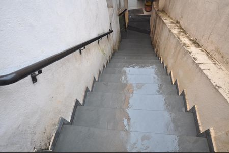 Casa à venda com 204m², 3 quartos e 2 vagasEscada de acesso