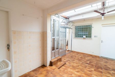 Casa à venda com 144m², 2 quartos e 3 vagas Casa à venda com 144m², 2 quartos e 3 vagasÁrea de Serviço