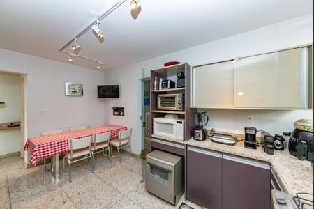 Casa à venda com 372m², 4 quartos e 5 vagasCozinha