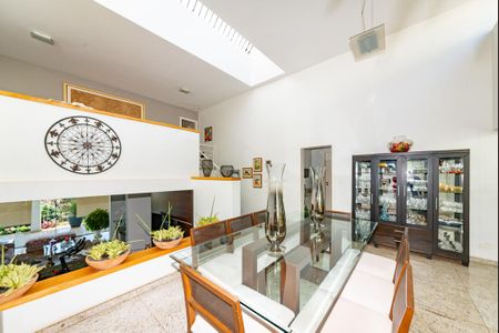 Casa à venda com 372m², 4 quartos e 5 vagasSala 2