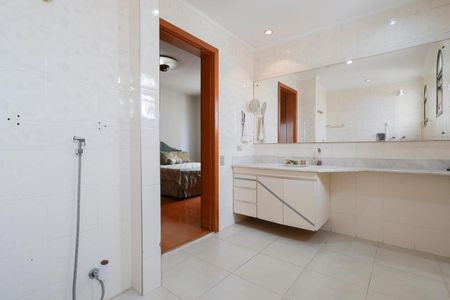 Apartamento à venda com 265m², 3 quartos e 3 vagasBanheiro da suíte 1