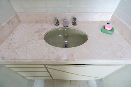 Apartamento à venda com 265m², 3 quartos e 3 vagasBanheiro da suíte 2