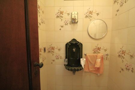 Casa de condomínio à venda com 383m², 5 quartos e 2 vagasLavabo