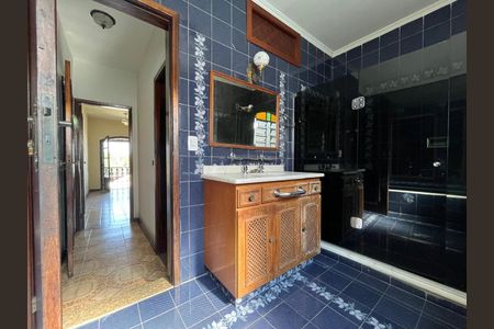 Casa de condomínio à venda com 383m², 5 quartos e 2 vagasBanheiro da suíte 1