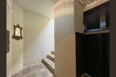 Casa de condomínio à venda com 383m², 5 quartos e 2 vagasEntrada