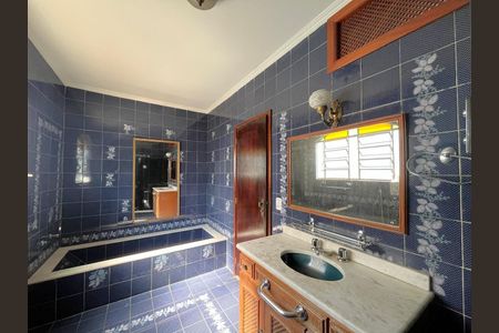 Casa de condomínio à venda com 383m², 5 quartos e 2 vagasBanheiro da suíte 1