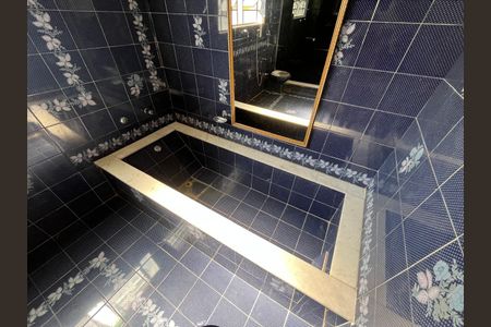 Casa de condomínio à venda com 383m², 5 quartos e 2 vagasBanheiro da suíte 1