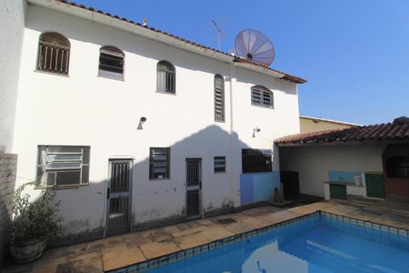 Casa de condomínio à venda com 383m², 5 quartos e 2 vagasFundos