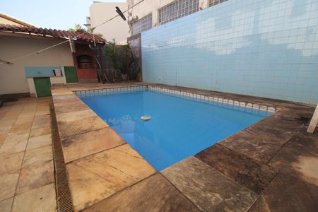 Casa de condomínio à venda com 383m², 5 quartos e 2 vagasPiscina