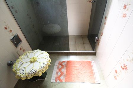 Casa de condomínio à venda com 383m², 5 quartos e 2 vagasBanheiro social