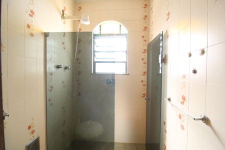 Casa de condomínio à venda com 383m², 5 quartos e 2 vagasBanheiro social