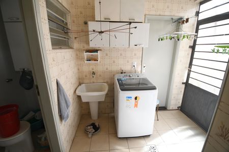 Casa à venda com 240m², 3 quartos e 2 vagasÁrea de Serviço