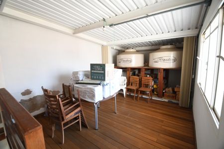 Casa à venda com 240m², 3 quartos e 2 vagasMezanino