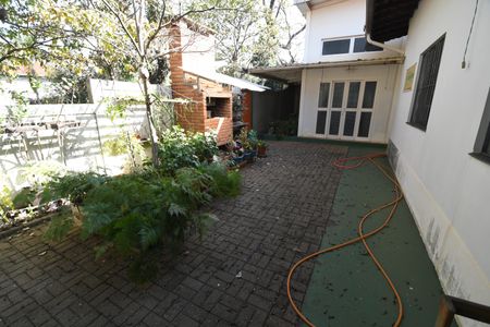 Casa à venda com 240m², 3 quartos e 2 vagasQuintal