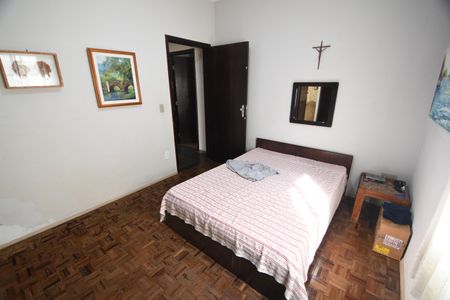 Casa à venda com 240m², 3 quartos e 2 vagasSuíte