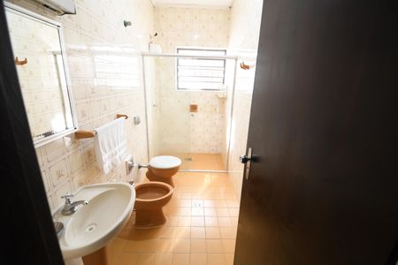 Casa à venda com 240m², 3 quartos e 2 vagasBanheiro 2