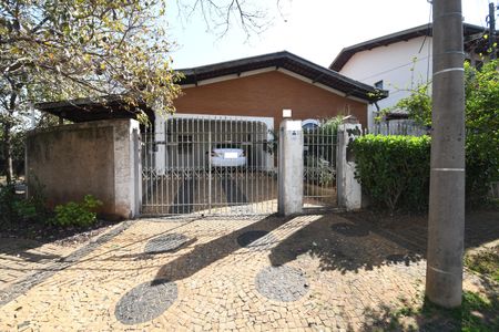 Casa à venda com 240m², 3 quartos e 2 vagasFachada