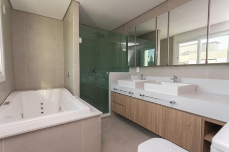 Apartamento à venda com 198m², 3 quartos e 4 vagasBanheiro da Suíte 2