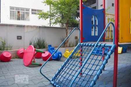 Apartamento para alugar com 400m², 3 quartos e 4 vagasÁrea comum - Playground