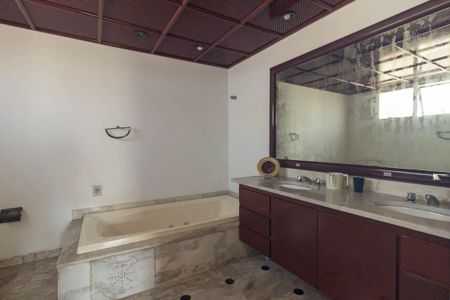 Apartamento para alugar com 400m², 3 quartos e 4 vagasBanheiro 2 da Suíte Master