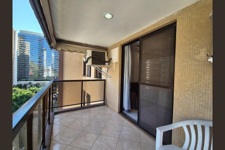Apartamento para alugar com 89m², 3 quartos e 2 vagas Apartamento para alugar com 89m², 3 quartos e 2 vagasVaranda
