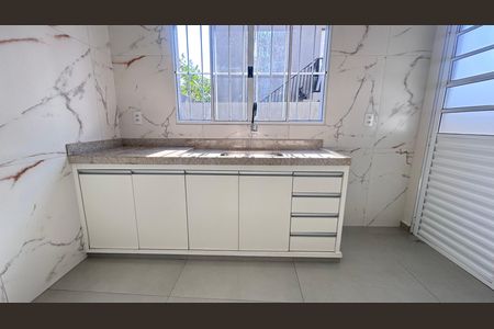 Casa para alugar com 60m², 2 quartos e 5 vagasCozinha