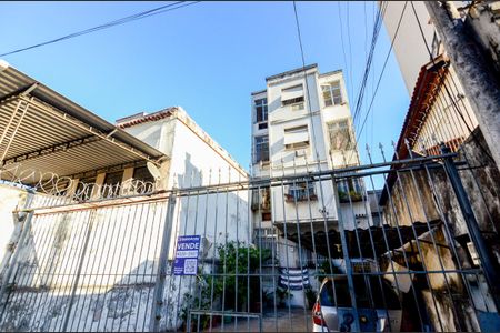 Apartamento à venda com 76m², 2 quartos e 1 vaga Apartamento à venda com 76m², 2 quartos e 1 vagaFachada