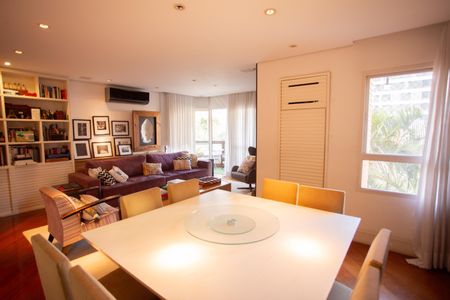 Apartamento à venda com 190m², 4 quartos e 2 vagas Apartamento à venda com 190m², 4 quartos e 2 vagasSala