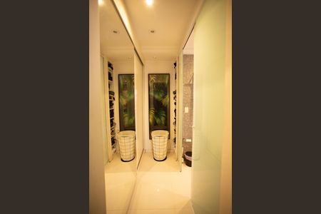 Apartamento à venda com 190m², 4 quartos e 2 vagas Apartamento à venda com 190m², 4 quartos e 2 vagasSuíte