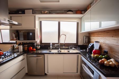 Apartamento à venda com 190m², 4 quartos e 2 vagas Apartamento à venda com 190m², 4 quartos e 2 vagasCozinha