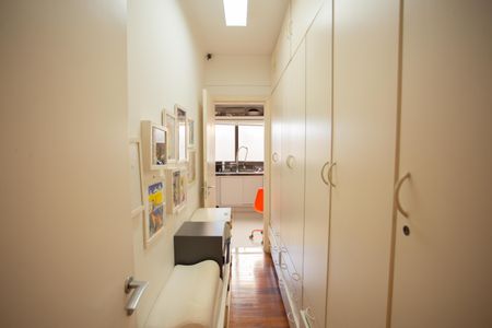 Apartamento à venda com 190m², 4 quartos e 2 vagas Apartamento à venda com 190m², 4 quartos e 2 vagasCorredor