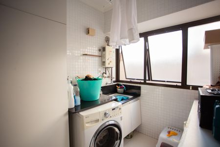 Apartamento à venda com 190m², 4 quartos e 2 vagas Apartamento à venda com 190m², 4 quartos e 2 vagasÁrea de Serviço