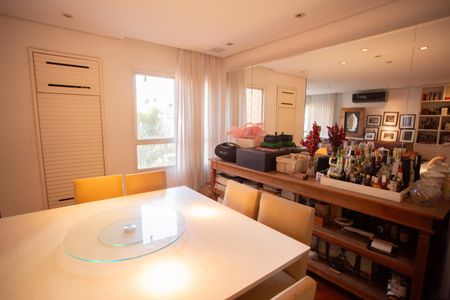 Apartamento à venda com 190m², 4 quartos e 2 vagas Apartamento à venda com 190m², 4 quartos e 2 vagasSala