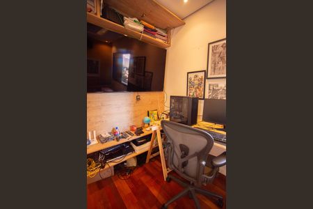 Apartamento à venda com 190m², 4 quartos e 2 vagas Apartamento à venda com 190m², 4 quartos e 2 vagasEscritório