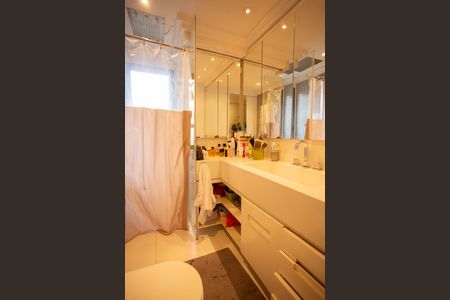 Apartamento à venda com 190m², 4 quartos e 2 vagas Apartamento à venda com 190m², 4 quartos e 2 vagasBanheiro da Suíte