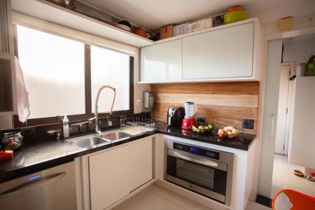 Apartamento à venda com 190m², 4 quartos e 2 vagas Apartamento à venda com 190m², 4 quartos e 2 vagasCozinha