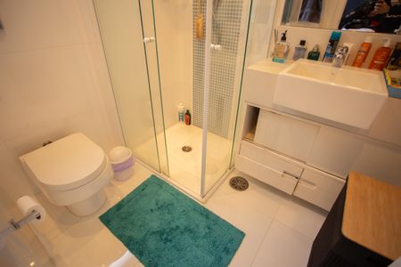 Apartamento à venda com 190m², 4 quartos e 2 vagas Apartamento à venda com 190m², 4 quartos e 2 vagasBanheiro da Suíte 2