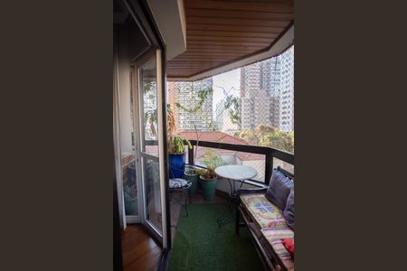 Apartamento à venda com 190m², 4 quartos e 2 vagas Apartamento à venda com 190m², 4 quartos e 2 vagasVaranda da Sala