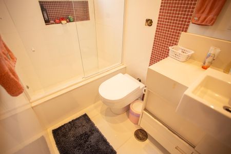 Apartamento à venda com 190m², 4 quartos e 2 vagas Apartamento à venda com 190m², 4 quartos e 2 vagasBanheiro da Suíte 3