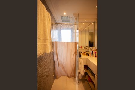 Apartamento à venda com 190m², 4 quartos e 2 vagas Apartamento à venda com 190m², 4 quartos e 2 vagasBanheiro da Suíte