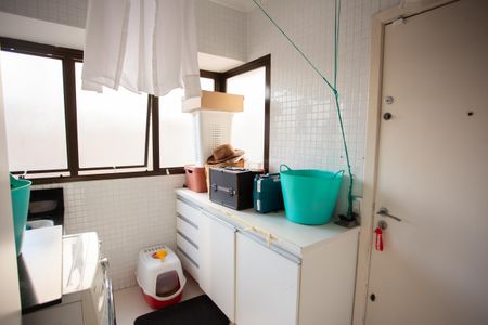 Apartamento à venda com 190m², 4 quartos e 2 vagas Apartamento à venda com 190m², 4 quartos e 2 vagasÁrea de Serviço