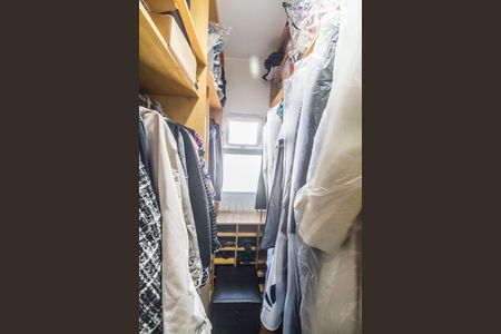 Casa de condomínio à venda com 620m², 5 quartos e 6 vagasCloset da suíte 2