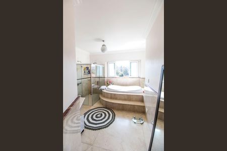 Casa de condomínio à venda com 620m², 5 quartos e 6 vagasBanheiro da Suíte 1